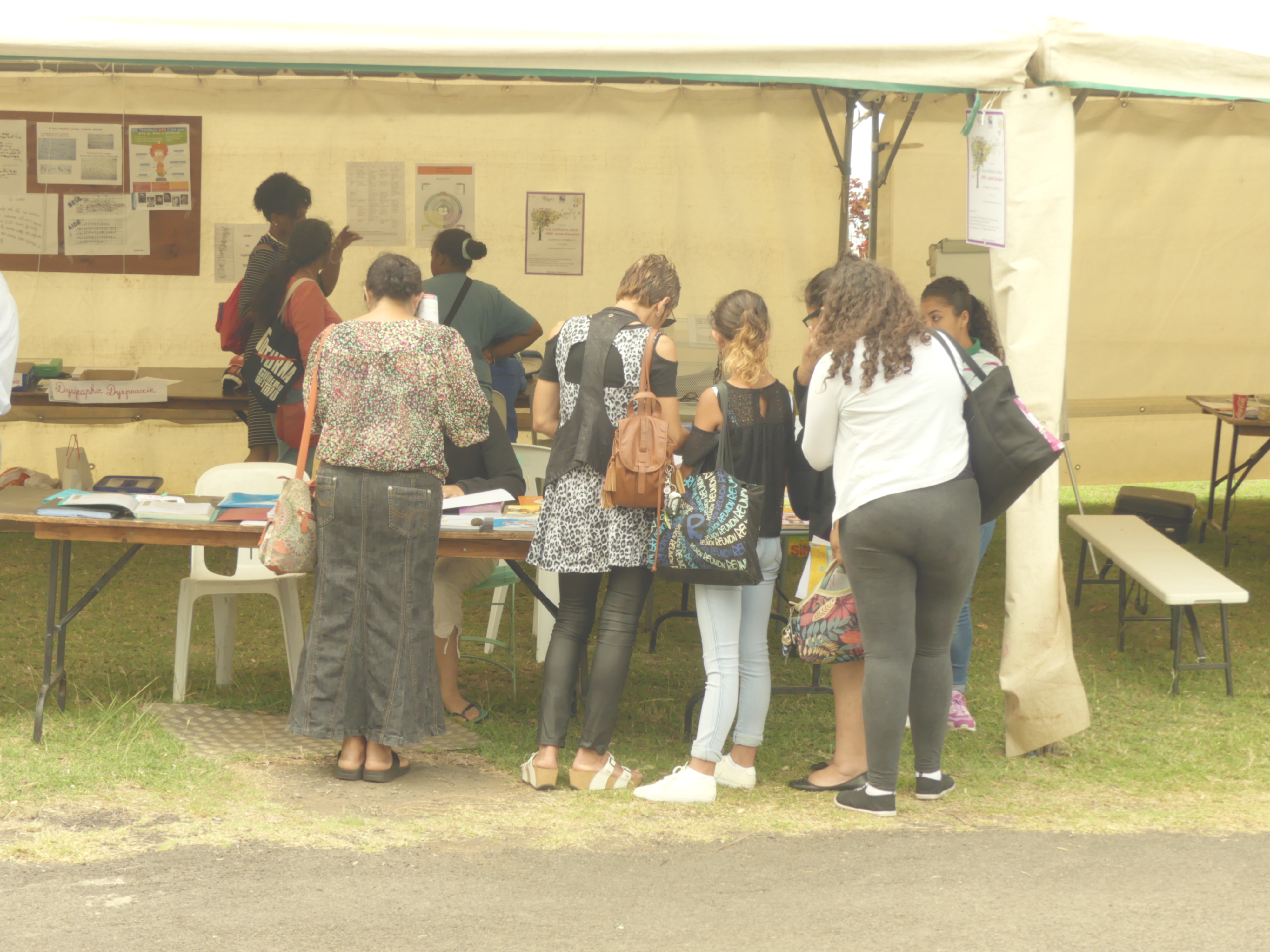 Photo Journee Nationale des DYS 2017 - 10 - Stand Apedys.JPG